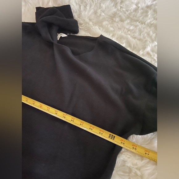 Set of Two Open Shoulder Tops - Picture 12 of 12